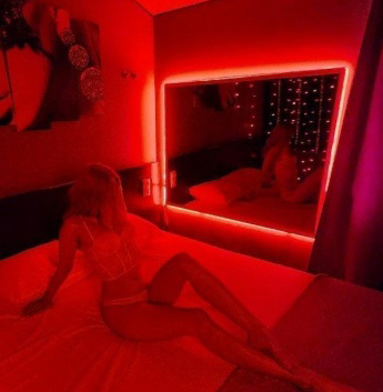 Соблазнительная брюнетка ждет встречи с состоятельным кавалером. Готова окунуть тебя в мир страсти и наслаждения. Полный релакс и удовлетворение гарантированы. Позволь себе быть счастливым! 7838, 23 года